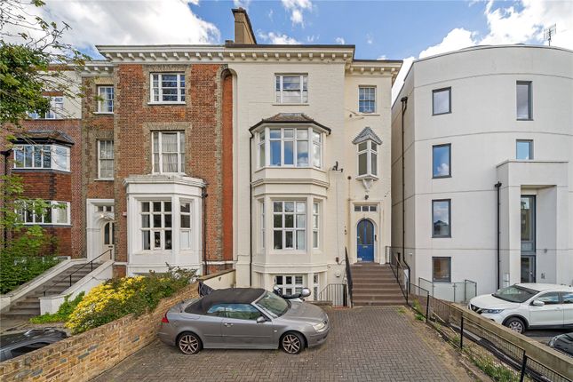 3 bedroom flat for sale