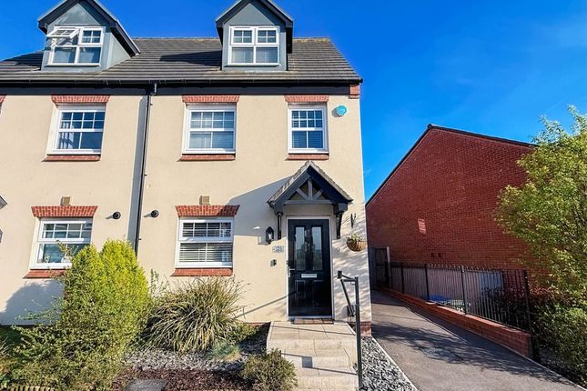 Kirkfell Drive, Middleton, Manchester... 3 bed semi