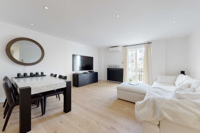 Alberts Court, 2 Palgrave Gardens... 1 bed apartment for sale