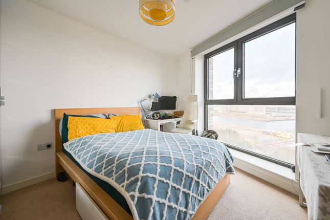 Kingfisher Heights, E16, Royal Docks... 1 bed flat for sale