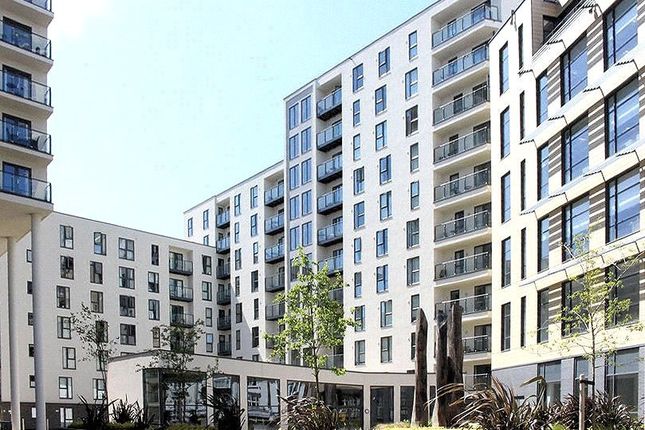 Guildford Road, Surrey GU22 2 bed flat for sale