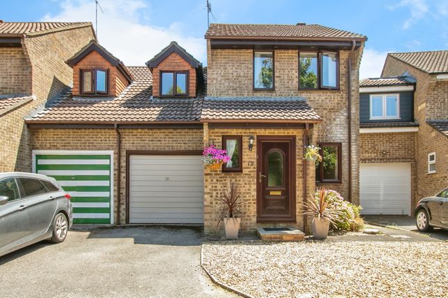3 bed link detached house