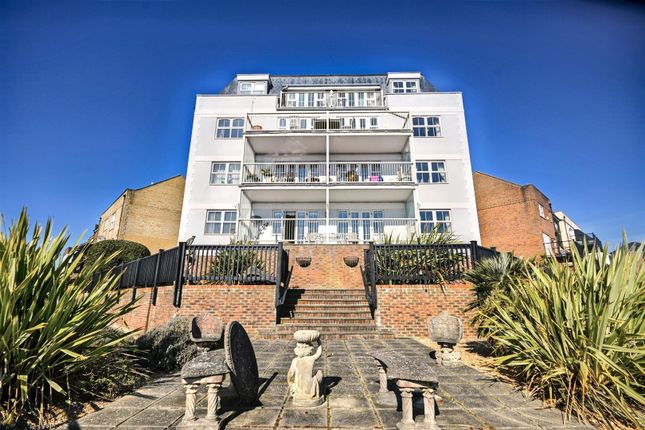St. Lawrence Mews, Eastbourne 4 bed flat for sale