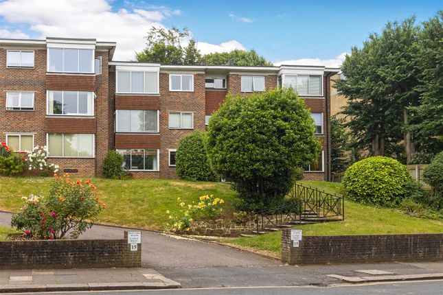 Goldstone Crescent, Hove 2 bed apartment for sale