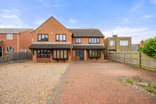 5 bed detached house
