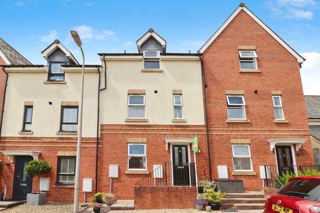 3 bedroom town house for sale