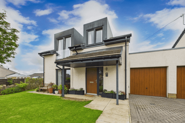4 bed link detached house