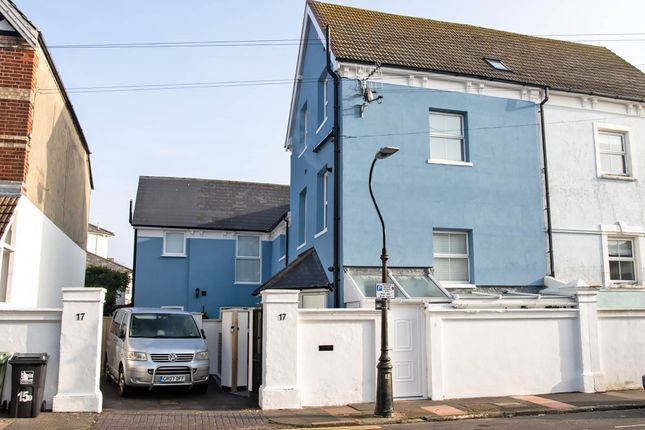 Hyde Road, Eastbourne, BN21 4SX 4 bed semi