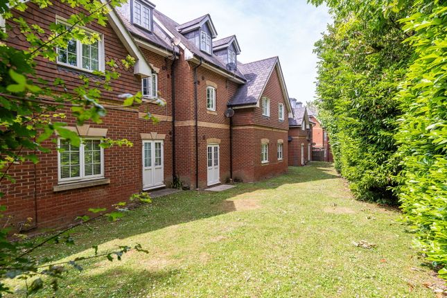 Stagshaw Close, Maidstone ME15 2 bed ground floor flat for sale