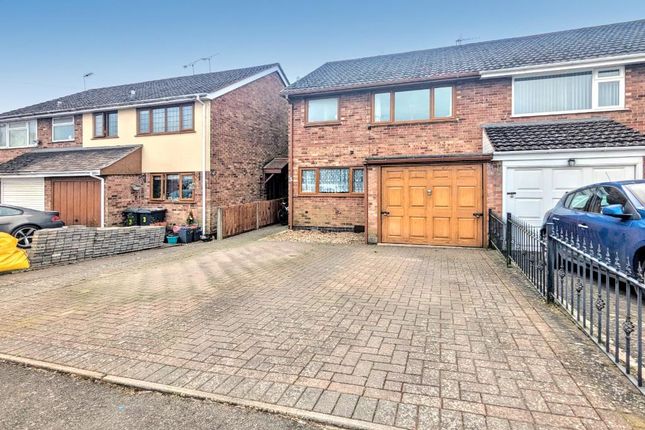 Hilton Avenue, Chapel End, Nuneaton 3 bed semi