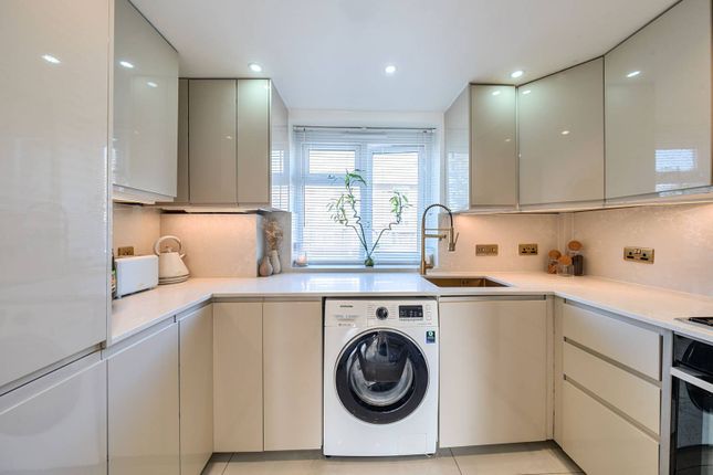 Wilsmere Drive, Northolt, UB5 2 bed flat for sale
