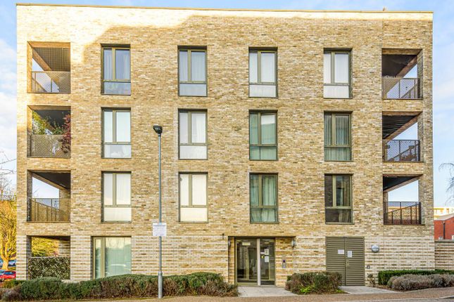 Aldenham Court, Edgware HA8 2 bed flat for sale
