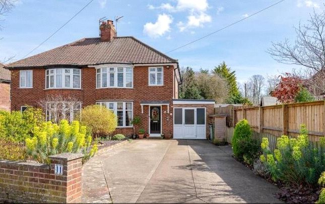 3 bedroom semi-detached house for sale