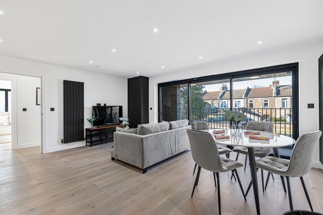 Cleveland House, Clinton Road... 3 bed flat for sale