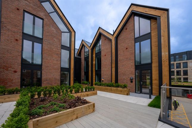 3 bedroom town house for sale