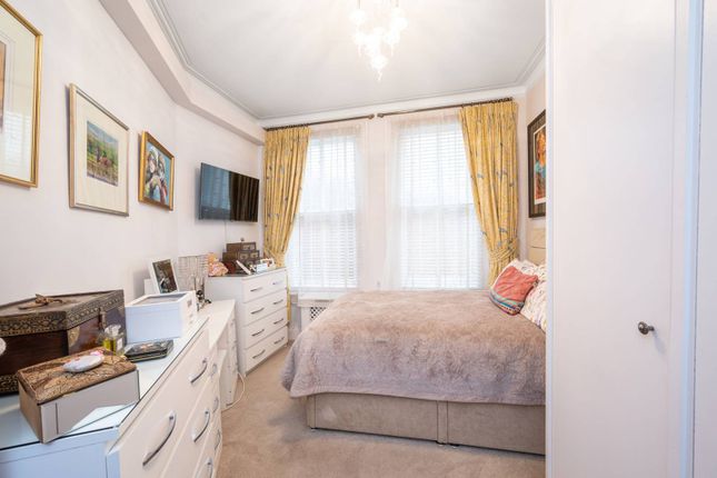 Canfield Gardens, South Hampstead... 2 bed flat for sale