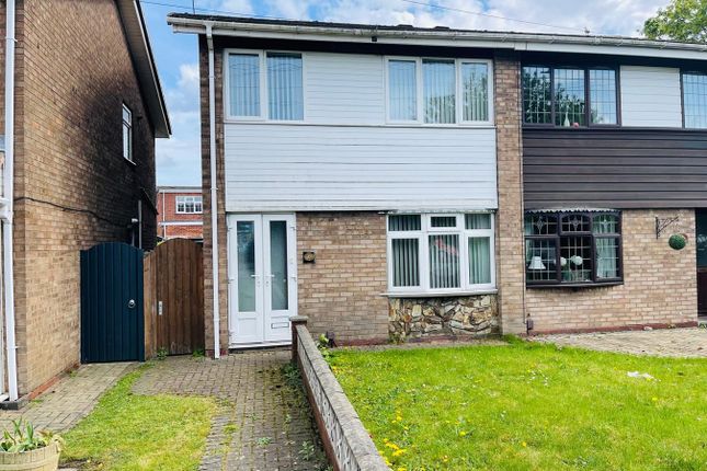 Powis Avenue, Tipton, DY4 3 bed semi