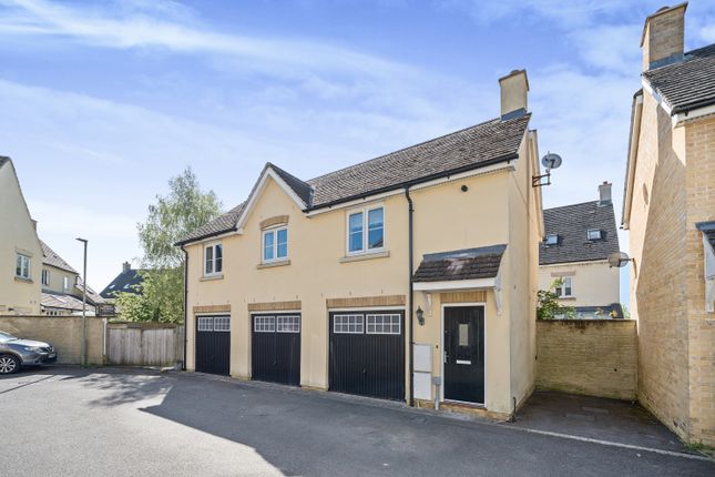 Boundary Mews, Carterton... 2 bed coach house for sale