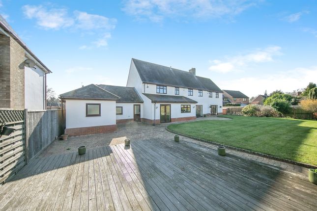 6 bedroom detached house for sale