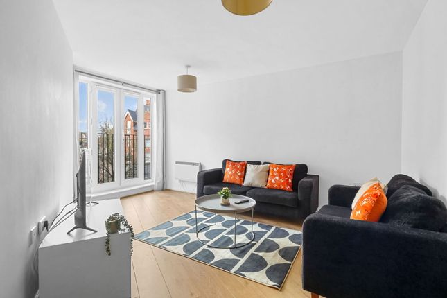 Streatham High Road, London SW16 2 bed flat for sale