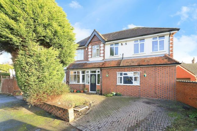5 bed detached house