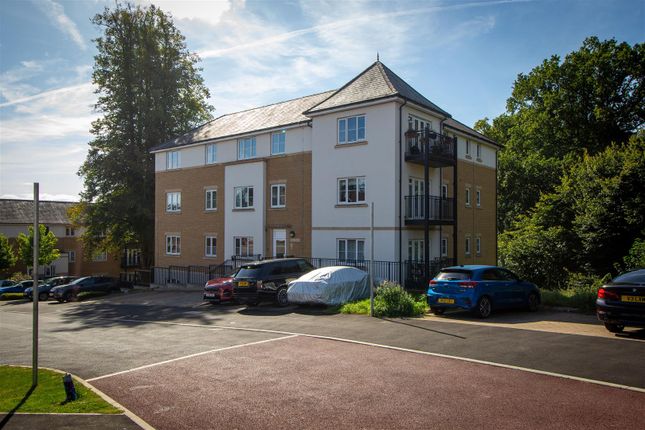 Henry House, Renfields, Hayward Heath 2 bed flat for sale