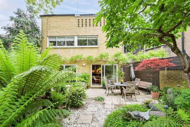 6 bed semi-detached house
