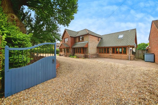 5 bed detached house