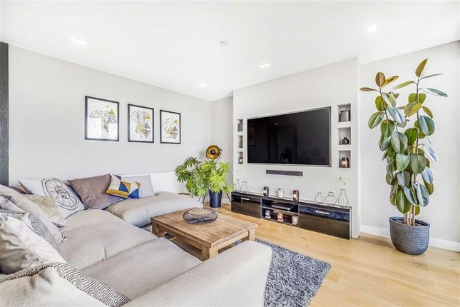 Acre Lane, London SW2 2 bed flat for sale