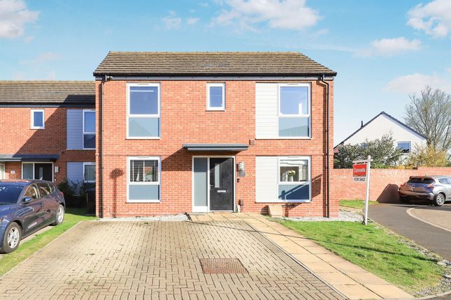 3 bedroom link detached house for sale