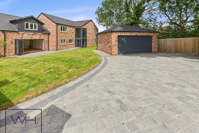 5 bed detached house