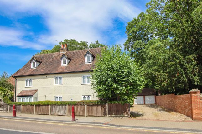 5 bed detached house
