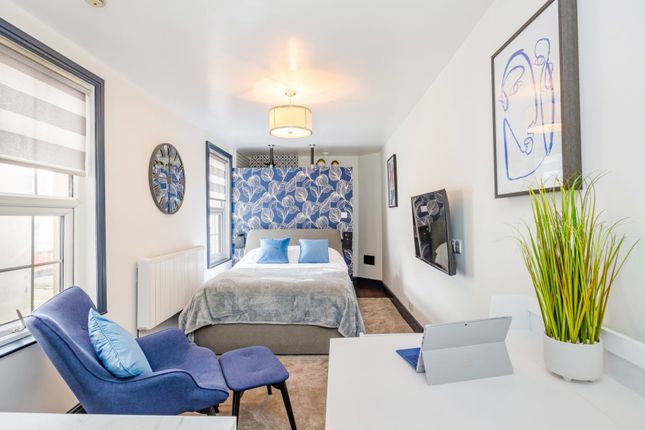Studio flat for sale