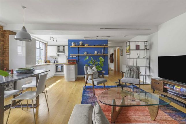Boyd Street, London E1 2 bed flat for sale
