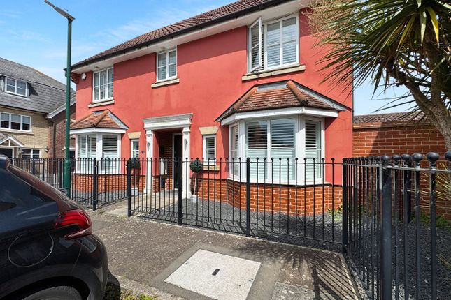 5 bed detached house