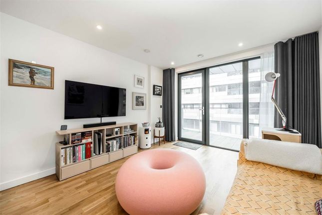 Hawthorne Crescent, London SE10 2 bed flat for sale
