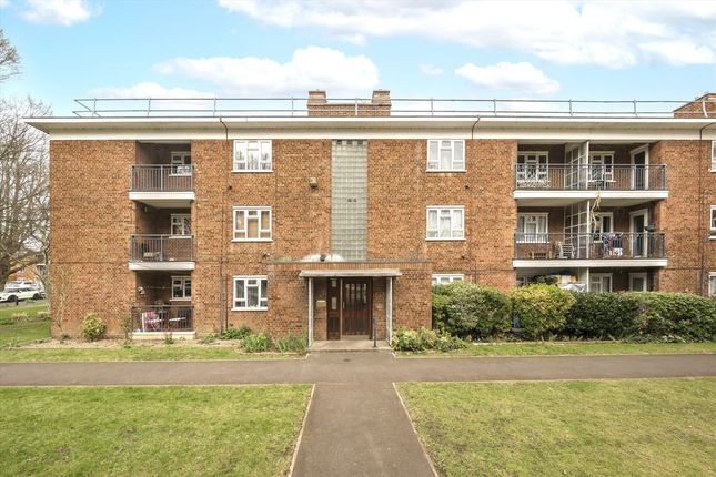 Edensor Gardens, London W4 3 bed flat for sale