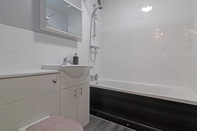 Garlands Road, Redhill 1 bed flat for sale
