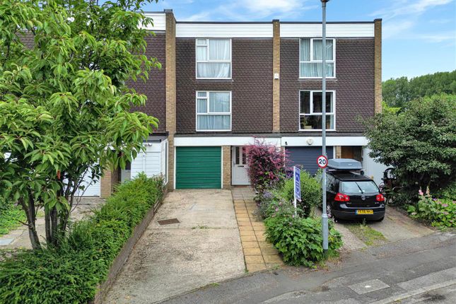 Winchmore Drive, Trumpington, Cambridge 4 bed townhouse for sale