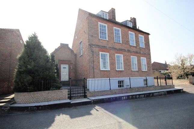Park Road, Toddington, Dunstable 4 bed detached house for sale