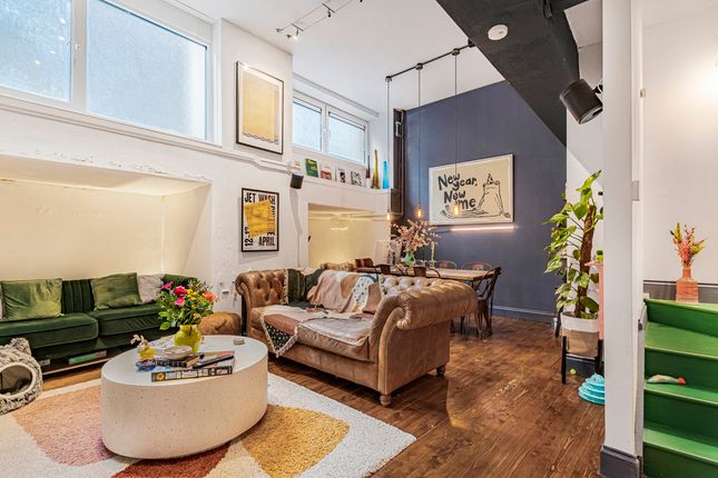 Bethnal Green Road, London, E2 2 bed apartment for sale