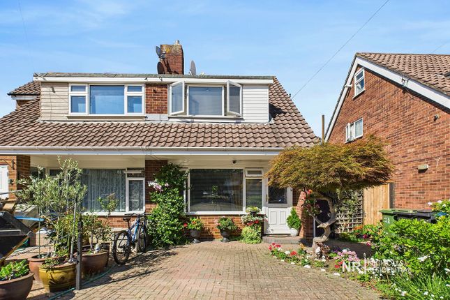 Cricketers Close, Chessington... 2 bed semi
