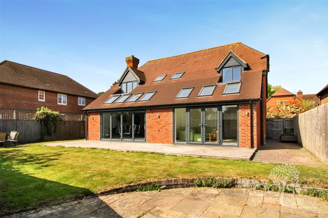 Steeple View, Thatcham RG19 4 bed detached house for sale