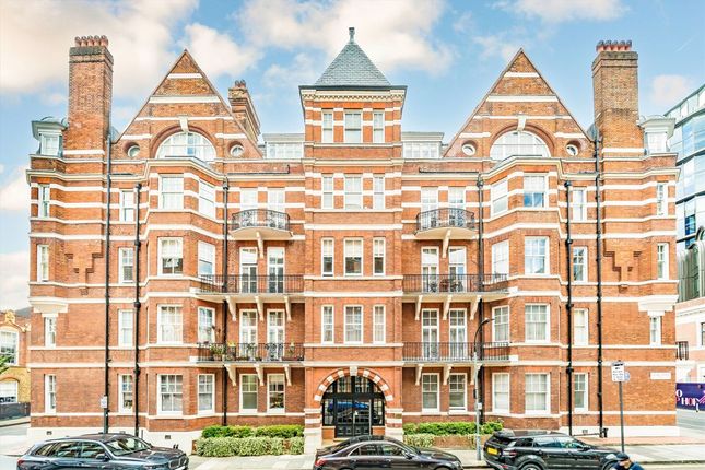 3 bedroom flat for sale