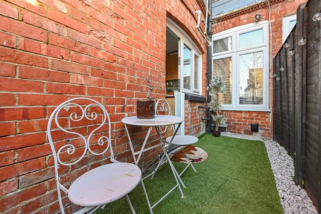 Park Road, Farnborough, GU14 6LG 1 bed maisonette for sale