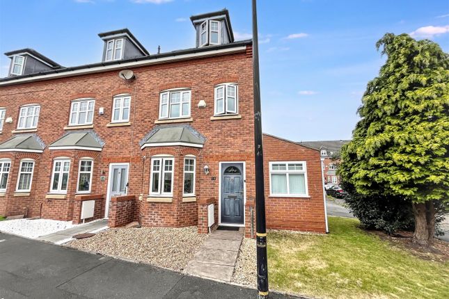 Riding Close, Sale 3 bed townhouse for sale