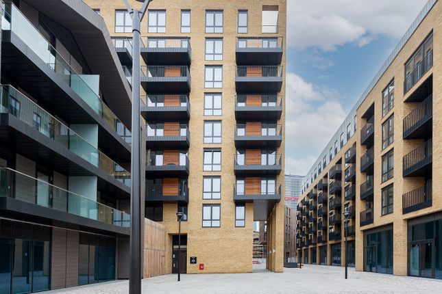 Ryeland Boulevard, Wandsworth, SW18 3 bed apartment for sale