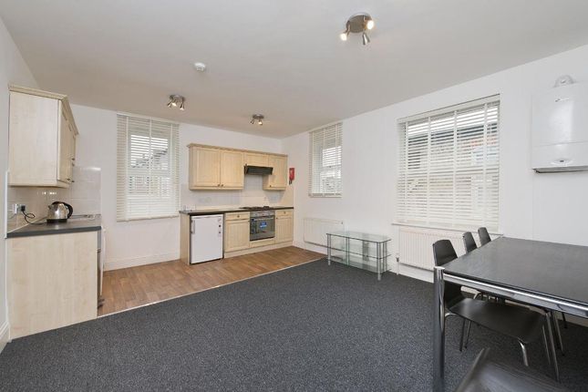Fulham Palace Road, Fulham, London, SW6 3 bed apartment for sale