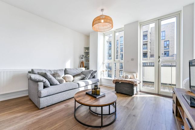 17 Nellie Cressall Way, London E3 2 bed flat for sale
