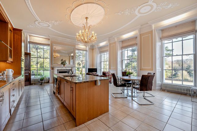 St. Leonards Street, West Malling, Kent 3 bed flat for sale